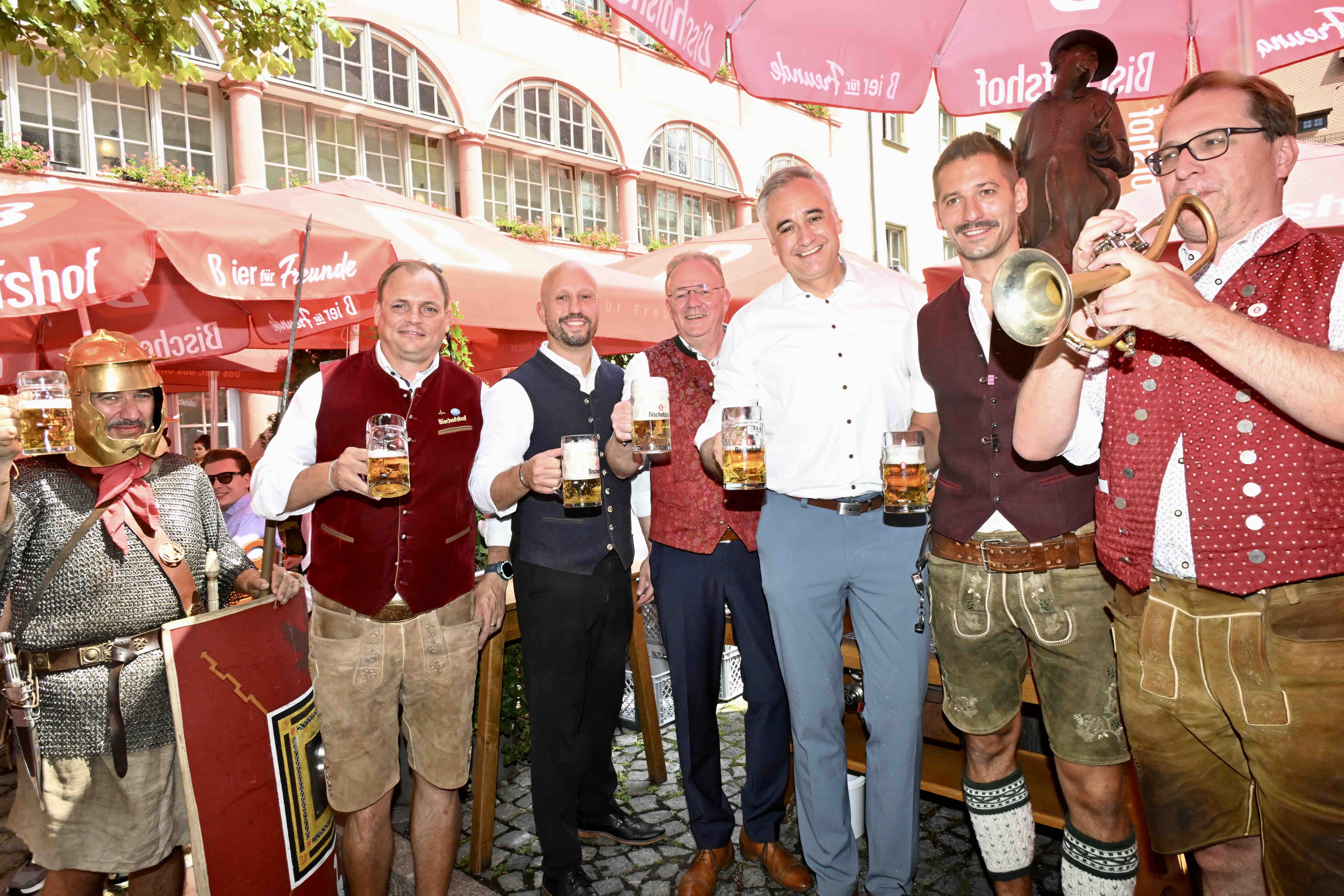2. Bierbrunnenfest - Anstossen